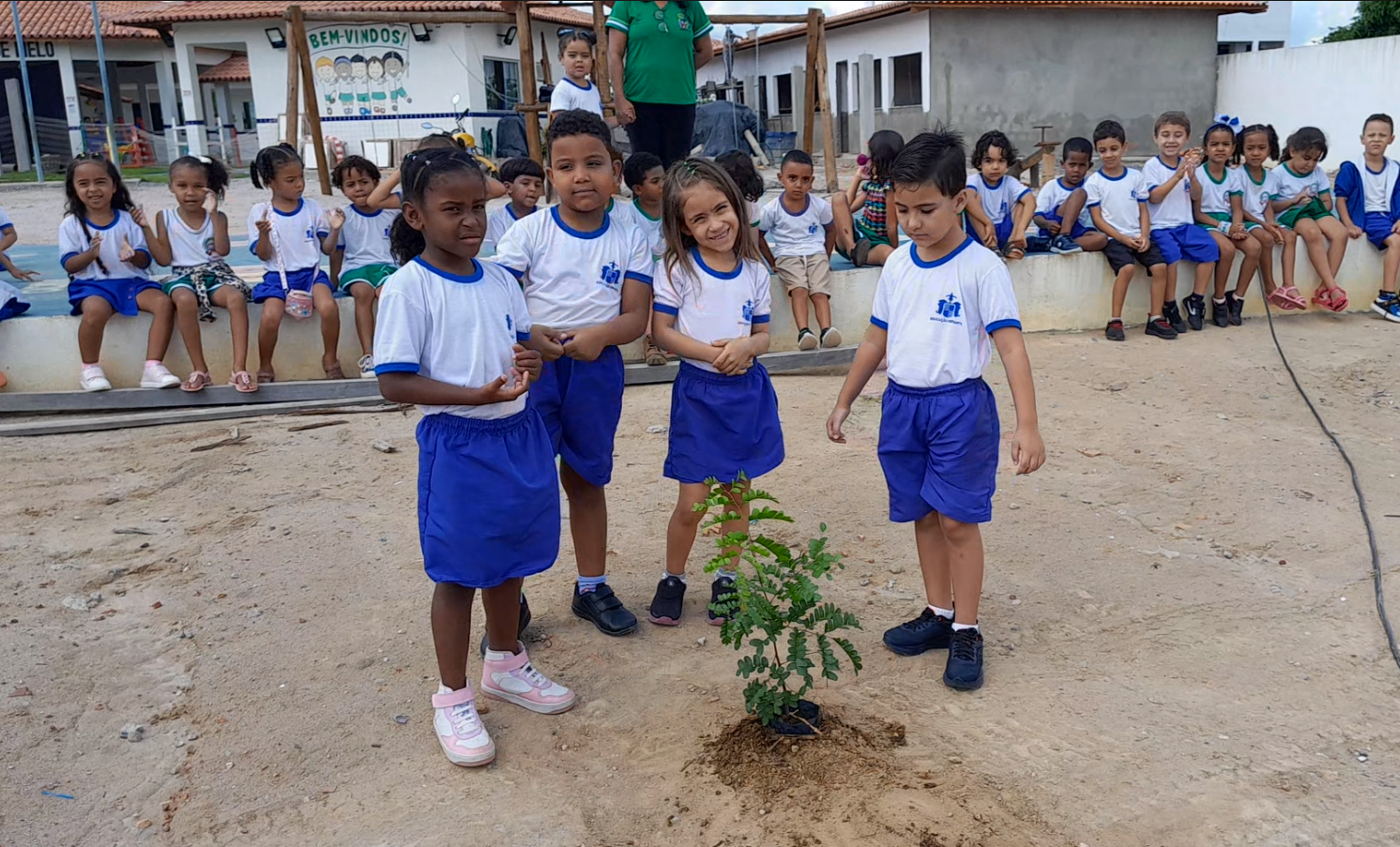 Na Escola Eraldo Tinoco de Melo